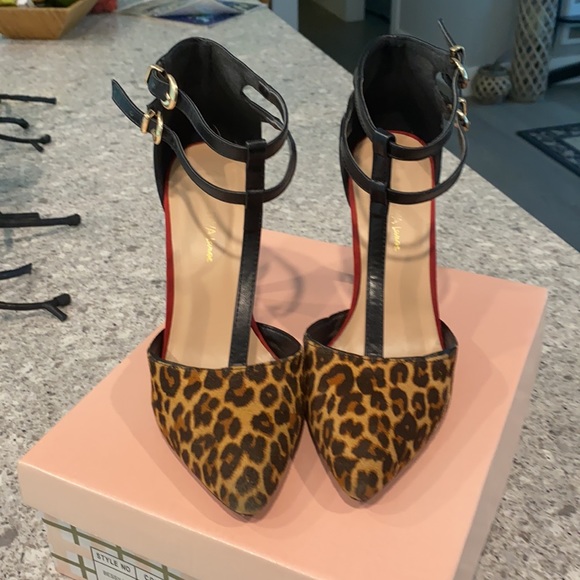 Wild Diva Lounge pumps. - Picture 2 of 7